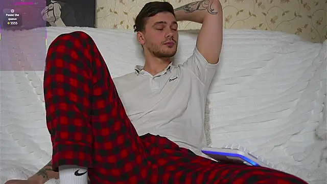 johnstoneisland online show from April 13, 7:41 pm