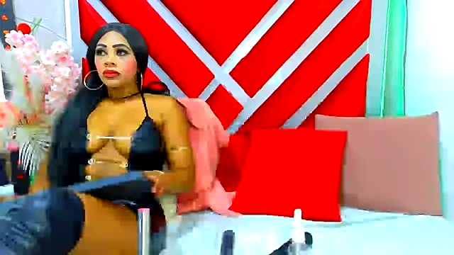 PerlaZultana online show from May 9, 10:15 pm