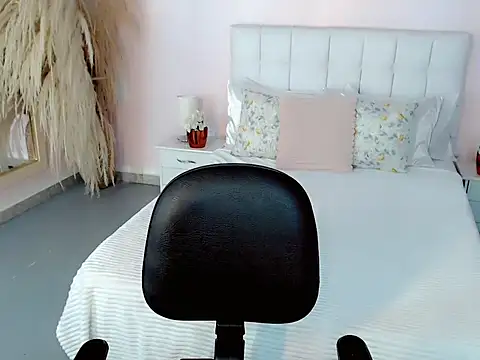 Snapshot of nathalialoes1 chatting on October 2, 7:10 pm nathalialoes1 online show from October 2, 7:10 pm