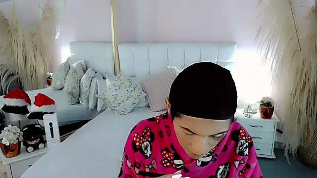 Snapshot of nathalialoes1 chatting on December 15, 12:31 pm nathalialoes1 online show from December 15, 12:31 pm