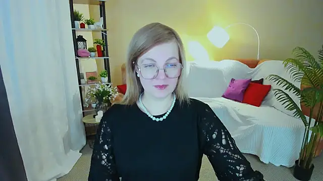 YourUniverser online show from March 2, 1:40 pm