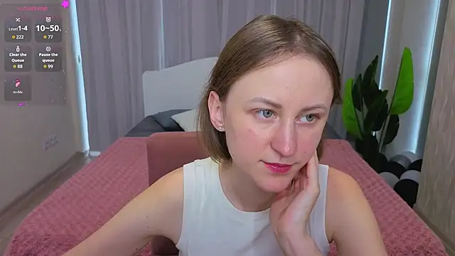 LuluChiiii online show from December 1, 10:42 am