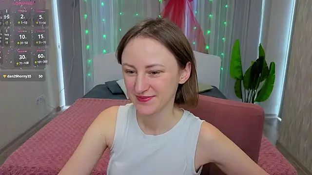 LuluChiiii online show from December 17, 11:05 am