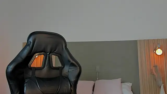 luccia smith online show from February 15, 2:19 am