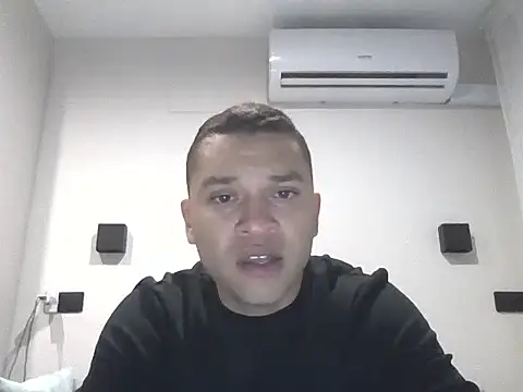 Snapshot of Krono_dikaprio_ chatting on March 14, 12:39 am Krono dikaprio online show from March 14, 12:39 am