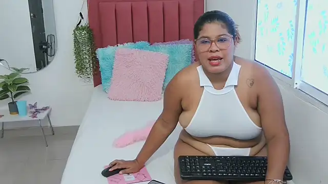 Snapshot of Daniiela_lan chatting on November 7, 5:57 pm Daniiela lan online show from November 7, 5:57 pm