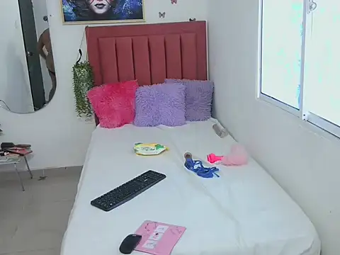 Snapshot of Daniiela_lan chatting on November 18, 5:06 pm Daniiela lan online show from November 18, 5:06 pm