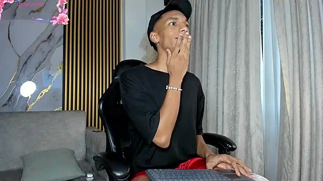 JulienSaint online show from November 25, 11:54 am