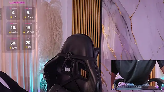 JulienSaint online show from December 15, 5:06 pm