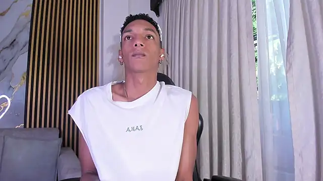 JulienSaint online show from April 4, 11:51 am