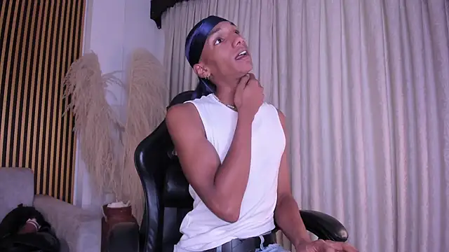 JulienSaint online show from April 15, 12:12 pm