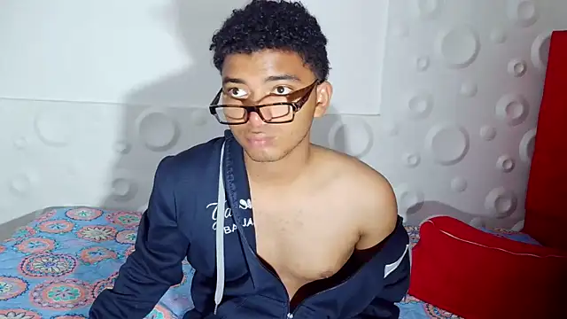 felipecams123 online show from December 22, 5:21 pm