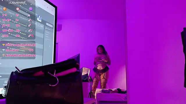 SamanthaaReed online show from September 19, 3:30 am