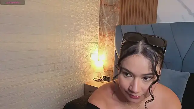 nathalia koch  online show from April 4, 9:01 pm