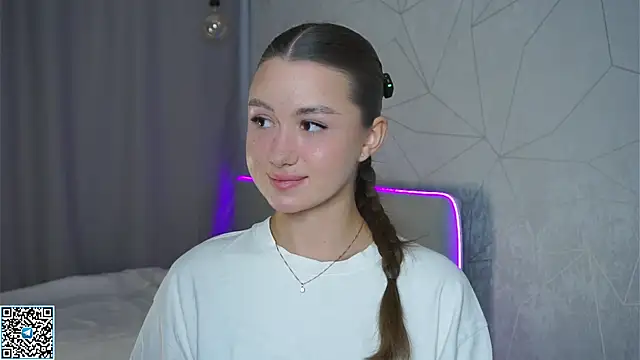 Snapshot of vvillywonka chatting on September 24, 1:42 am vvillywonka online show from September 24, 1:42 am