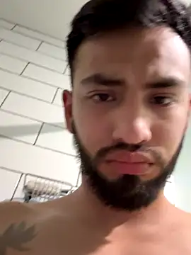 Snapshot of Yinigi chatting on October 3, 2:58 pm Yinigi online show from October 3, 2:58 pm