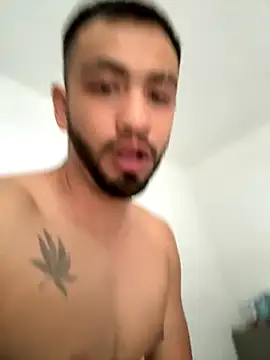 Snapshot of Yinigi chatting on October 7, 8:28 pm Yinigi online show from October 7, 8:28 pm