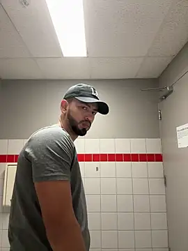 Snapshot of Yinigi chatting on October 14, 2:56 am Yinigi online show from October 14, 2:56 am