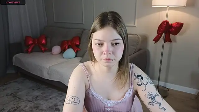 patriciapink online show from March 3, 2:50 am