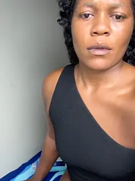 Snapshot of Kikie23 chatting on April 6, 1:25 am Kikie23 online show from April 6, 1:25 am