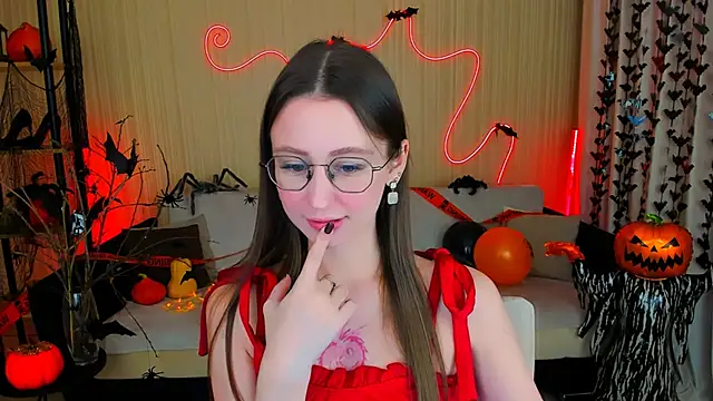 YourLovellyStory online show from October 23, 4:28 pm