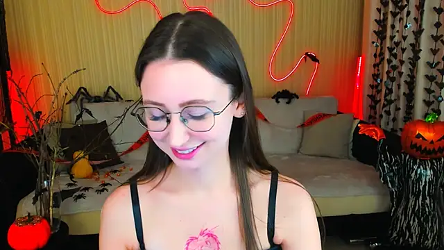 YourLovellyStory online show from October 30, 4:30 pm