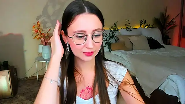 YourLovellyStory online show from November 18, 5:39 pm