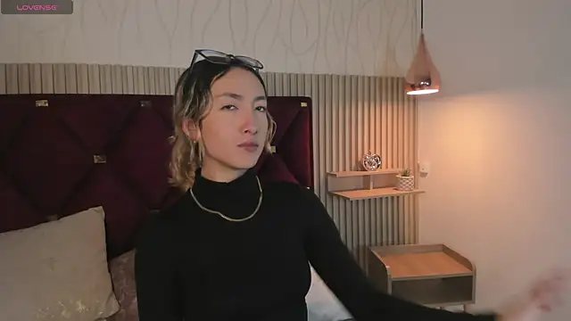 LauMiller online show from September 15, 8:42 pm