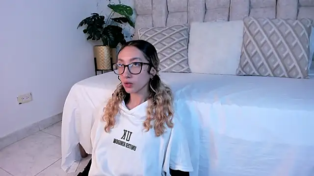 LauMiller online show from September 25, 8:56 pm