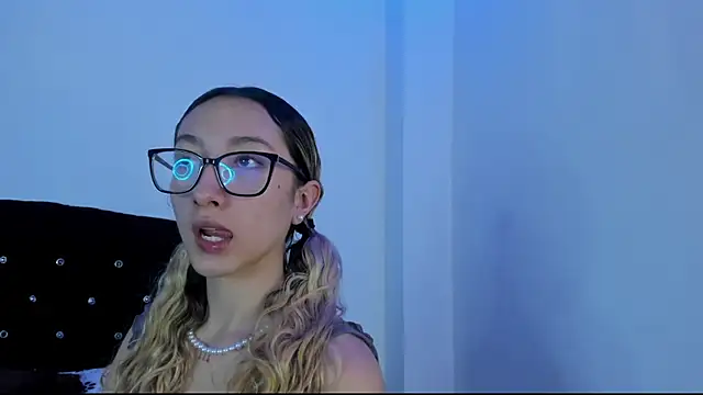 LauMiller online show from October 15, 9:04 pm