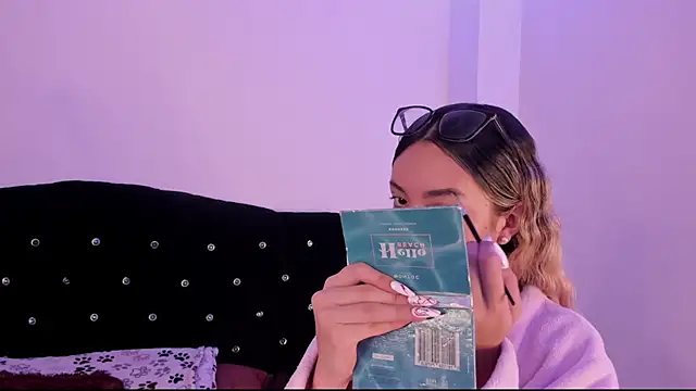 LauMiller online show from October 17, 9:06 pm