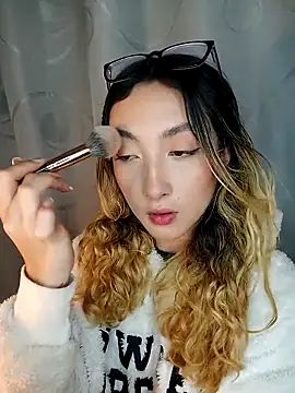 LauMiller online show from November 21, 12:32 am