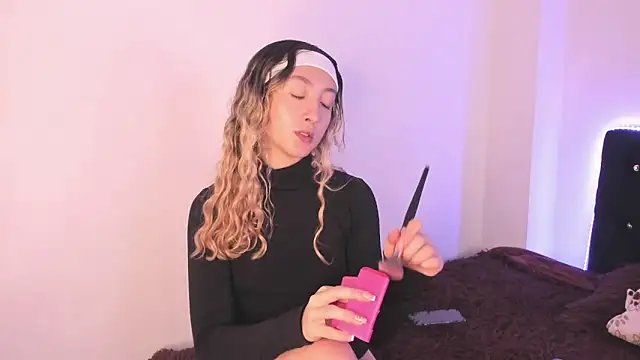 LauMiller online show from November 29, 12:02 am