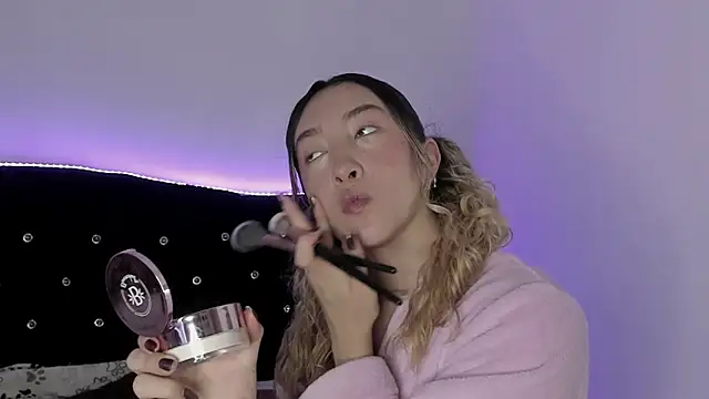 LauMiller online show from December 21, 1:29 pm