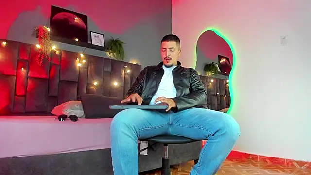 MrFox   online show from February 5, 7:40 pm