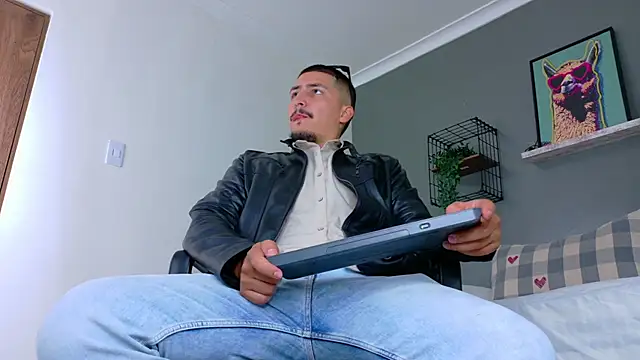 MrFox   online show from March 12, 7:20 pm