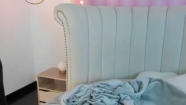 Emilia Bons online show from February 5, 1:49 pm