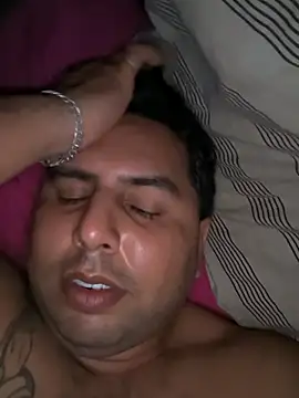 Snapshot of willersaulzambranobohorqu chatting on November 10, 2:32 am willersaulzambranobohorqu online show from November 10, 2:32 am