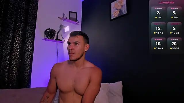 MarkSantozz online show from April 7, 9:15 pm