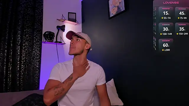 MarkSantozz online show from April 17, 7:17 pm