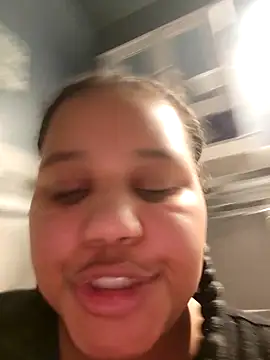 Snapshot of chocolate_bella chatting on February 1, 2:21 am chocolate bella online show from February 1, 2:21 am