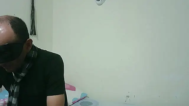 Snapshot of coplehot27 chatting on January 16, 3:27 pm coplehot27 online show from January 16, 3:27 pm