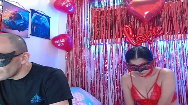 Snapshot of coplehot27 chatting on February 14, 4:04 pm coplehot27 online show from February 14, 4:04 pm