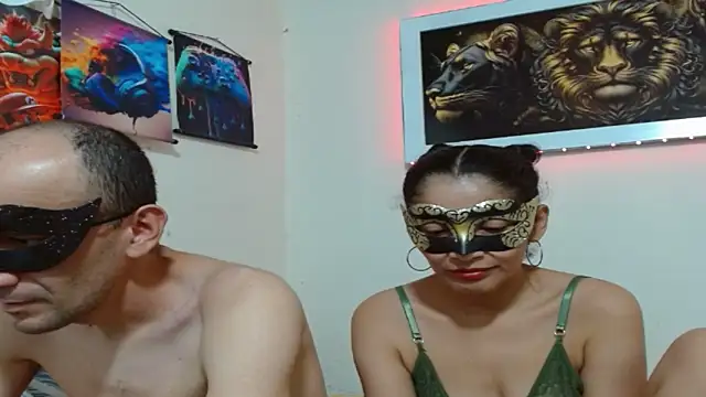 Snapshot of coplehot27 chatting on February 25, 9:57 pm coplehot27 online show from February 25, 9:57 pm