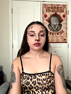 CharmingMaddie online show from December 17, 4:57 pm