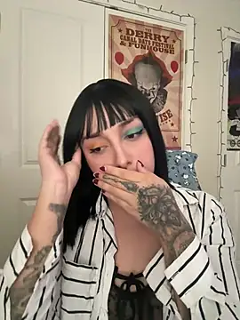 CharmingMaddie online show from March 5, 6:59 pm