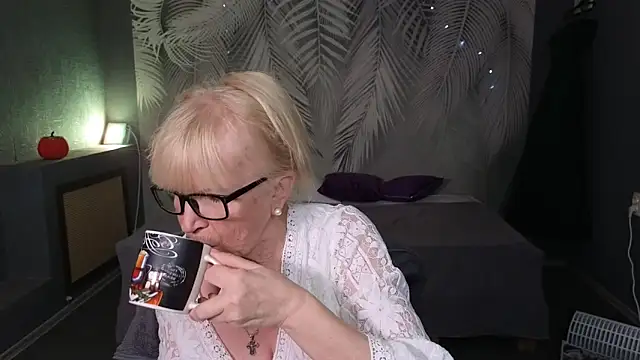 Snapshot of Sabina_Ros chatting on November 15, 8:11 am Sabina Ros online show from November 15, 8:11 am