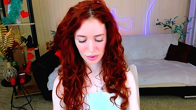 Snapshot of ChristinaConteeree chatting on June 27, 7:19 pm ChristinaConteeree online show from June 27, 7:19 pm