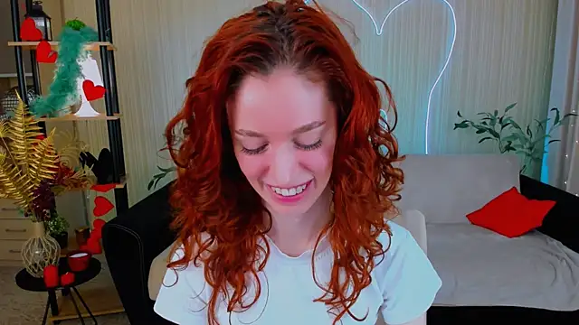 Snapshot of ChristinaConteeree chatting on July 16, 7:20 pm ChristinaConteeree online show from July 16, 7:20 pm