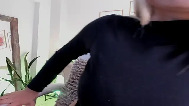 victoria giraldo online show from December 18, 8:31 am